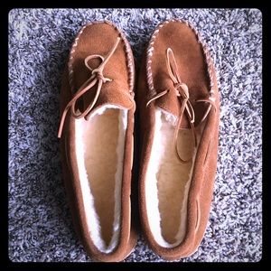SOLD...........Men's NWOB MINNETONKA Moccasins